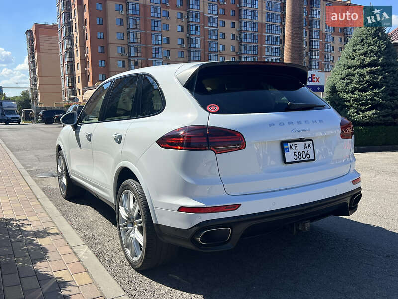 Внедорожник / Кроссовер Porsche Cayenne 2016 в Днепре