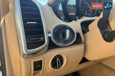 Внедорожник / Кроссовер Porsche Cayenne 2016 в 