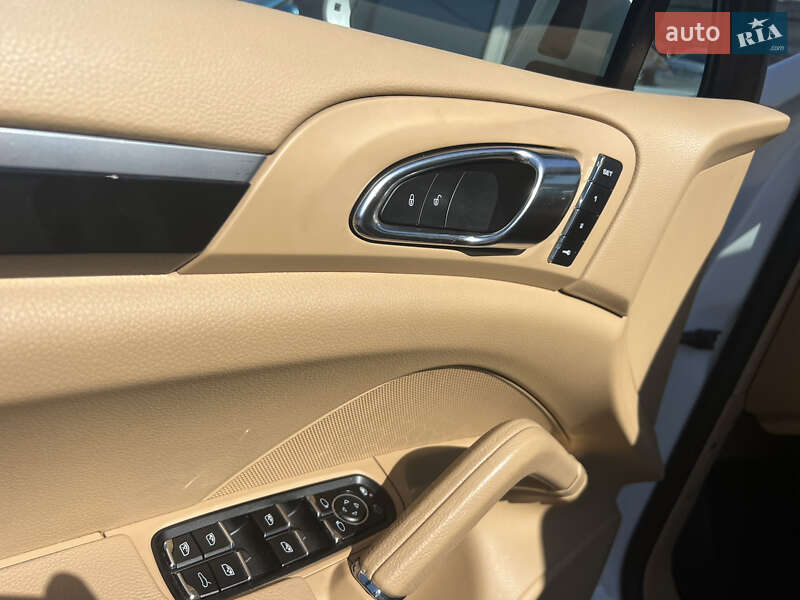 Внедорожник / Кроссовер Porsche Cayenne 2016 в Днепре