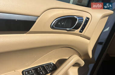 Внедорожник / Кроссовер Porsche Cayenne 2016 в 