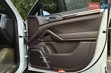 Позашляховик / Кросовер Porsche Cayenne 2012 в 