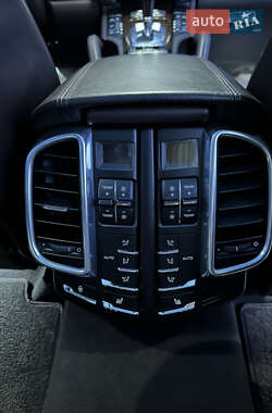 Позашляховик / Кросовер Porsche Cayenne 2012 в 