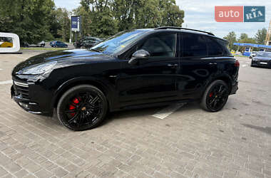 Внедорожник / Кроссовер Porsche Cayenne 2014 в 