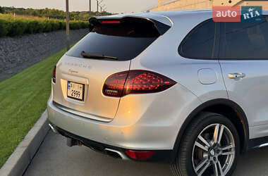 Внедорожник / Кроссовер Porsche Cayenne 2013 в 