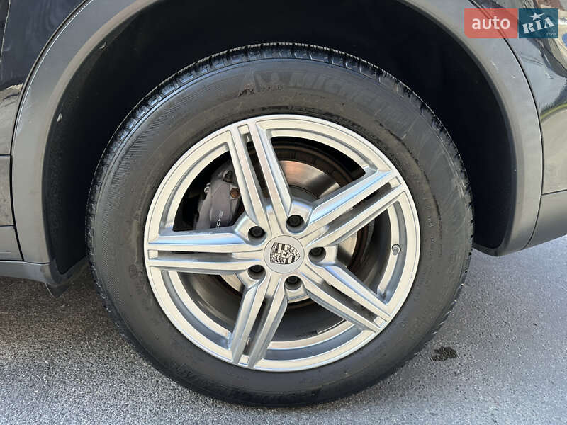 Внедорожник / Кроссовер Porsche Cayenne 2014 в Львове