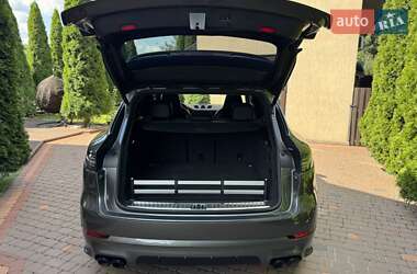 Внедорожник / Кроссовер Porsche Cayenne 2019 в 