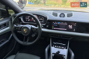 Внедорожник / Кроссовер Porsche Cayenne 2024 в 