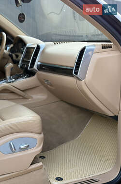 Внедорожник / Кроссовер Porsche Cayenne 2012 в 