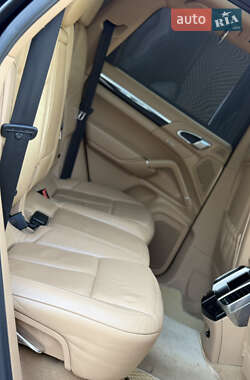 Внедорожник / Кроссовер Porsche Cayenne 2012 в 