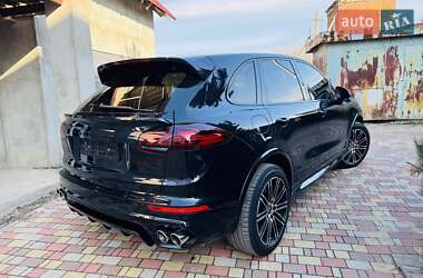 Внедорожник / Кроссовер Porsche Cayenne 2015 в 