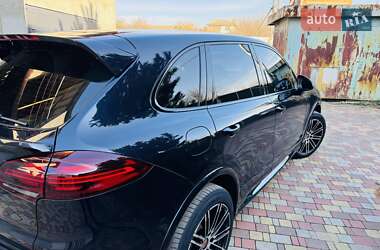 Внедорожник / Кроссовер Porsche Cayenne 2015 в 