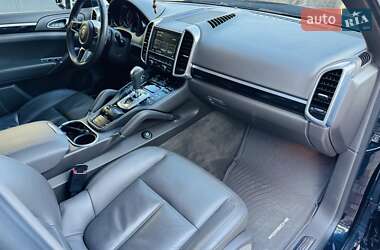 Внедорожник / Кроссовер Porsche Cayenne 2015 в 