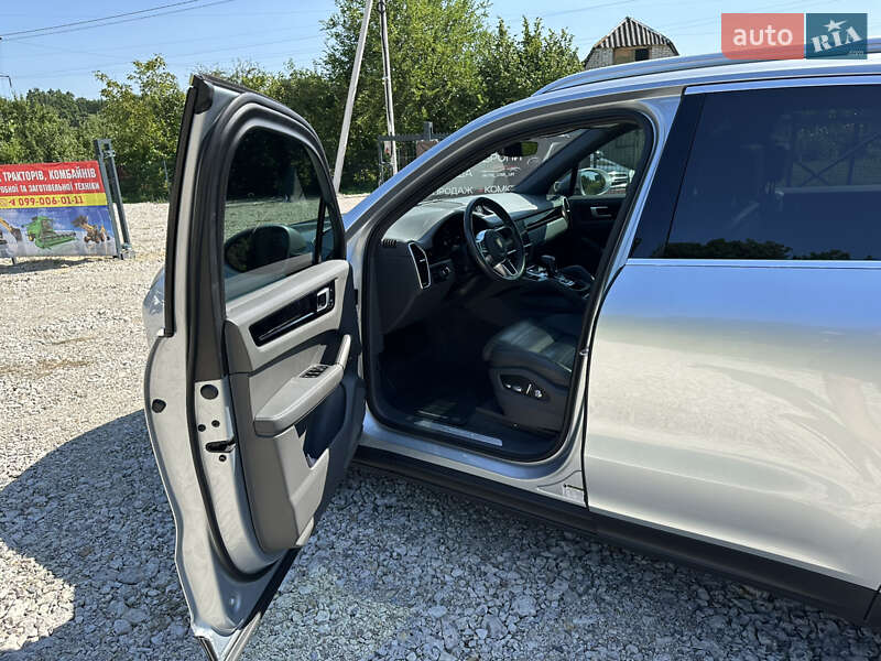 Позашляховик / Кросовер Porsche Cayenne 2019 в Львові