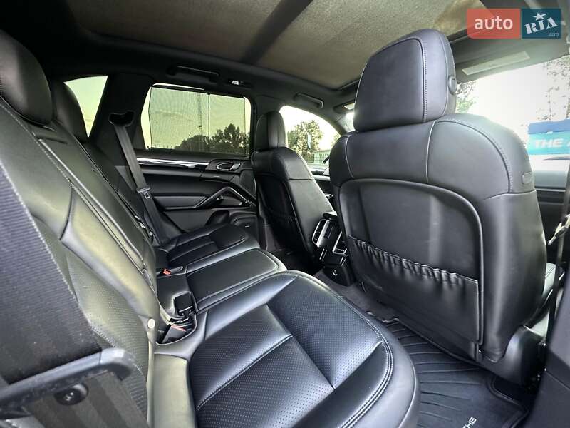 Позашляховик / Кросовер Porsche Cayenne 2017 в Києві
