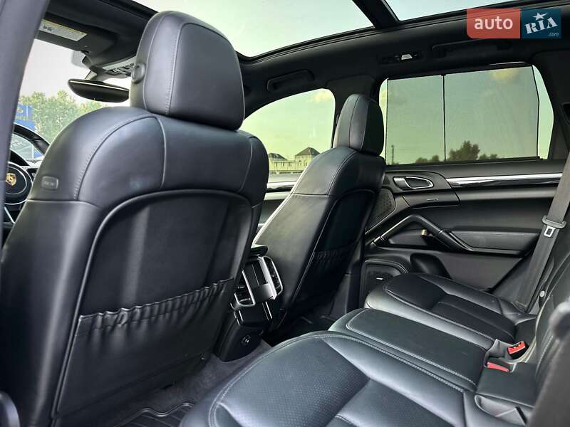 Позашляховик / Кросовер Porsche Cayenne 2017 в Києві