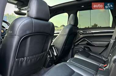 Внедорожник / Кроссовер Porsche Cayenne 2017 в 