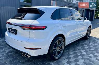 Внедорожник / Кроссовер Porsche Cayenne 2018 в 