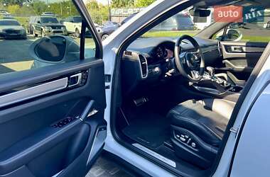 Внедорожник / Кроссовер Porsche Cayenne 2018 в 