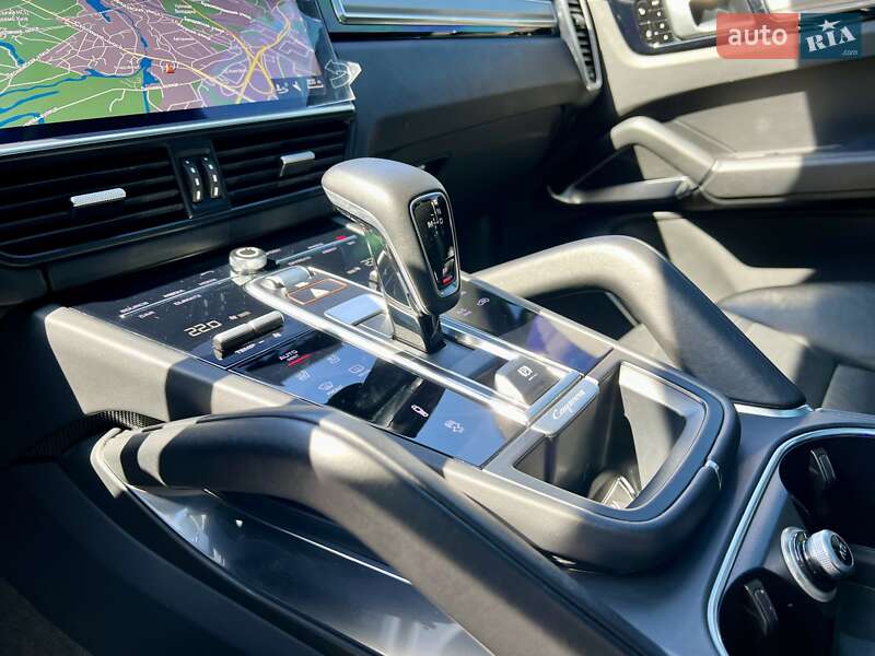 Внедорожник / Кроссовер Porsche Cayenne 2018 в Киеве
