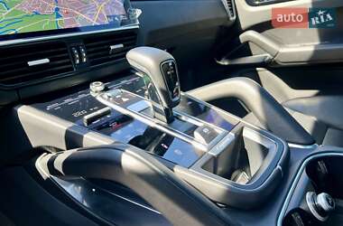 Внедорожник / Кроссовер Porsche Cayenne 2018 в 