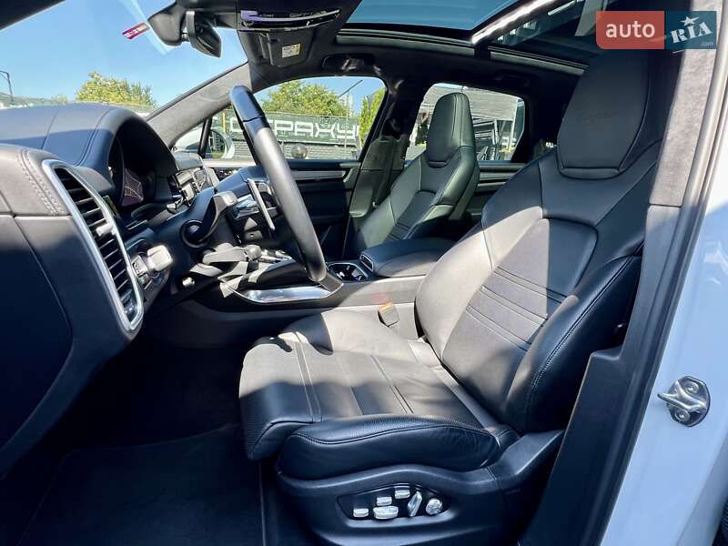 Внедорожник / Кроссовер Porsche Cayenne 2018 в Киеве