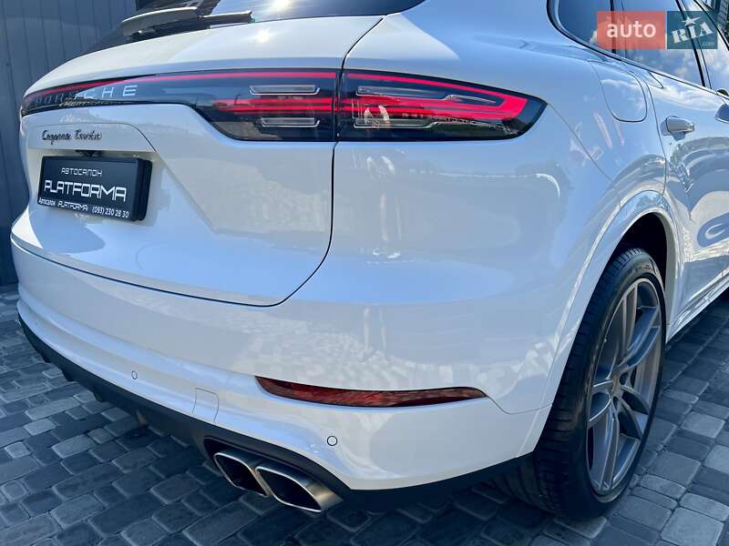 Внедорожник / Кроссовер Porsche Cayenne 2018 в Киеве