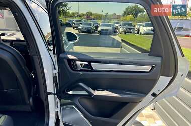 Внедорожник / Кроссовер Porsche Cayenne 2018 в 