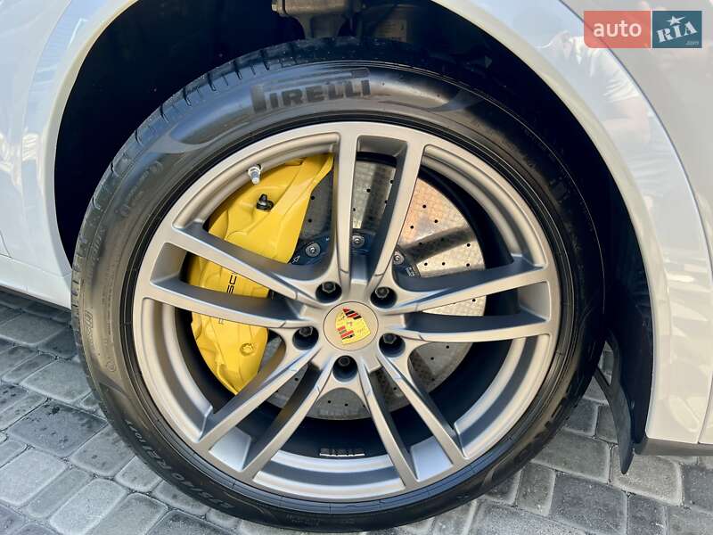 Внедорожник / Кроссовер Porsche Cayenne 2018 в Киеве