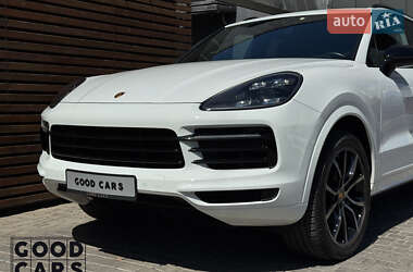 Внедорожник / Кроссовер Porsche Cayenne 2018 в 