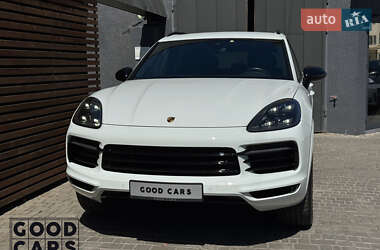 Внедорожник / Кроссовер Porsche Cayenne 2018 в 
