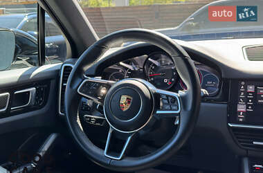 Внедорожник / Кроссовер Porsche Cayenne 2018 в 