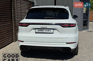 Внедорожник / Кроссовер Porsche Cayenne 2018 в 