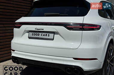 Внедорожник / Кроссовер Porsche Cayenne 2018 в 
