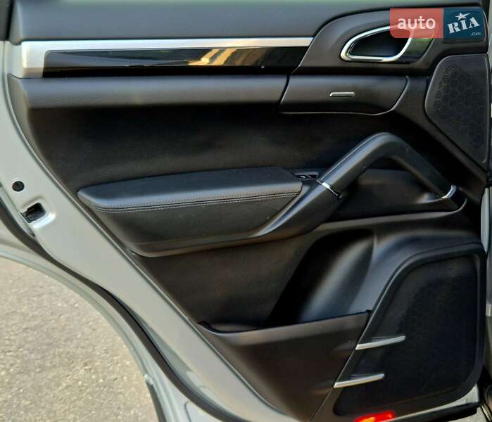Внедорожник / Кроссовер Porsche Cayenne 2013 в Харькове