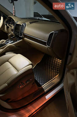 Внедорожник / Кроссовер Porsche Cayenne 2013 в 