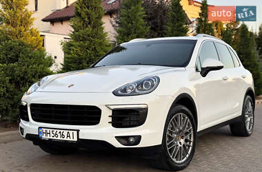 Внедорожник / Кроссовер Porsche Cayenne 2016 в 