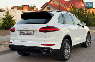 Внедорожник / Кроссовер Porsche Cayenne 2016 в 