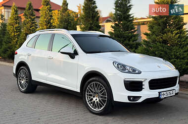 Внедорожник / Кроссовер Porsche Cayenne 2016 в 