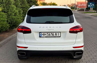 Внедорожник / Кроссовер Porsche Cayenne 2016 в 