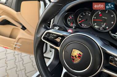 Внедорожник / Кроссовер Porsche Cayenne 2016 в 