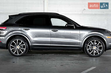 Внедорожник / Кроссовер Porsche Cayenne 2021 в 