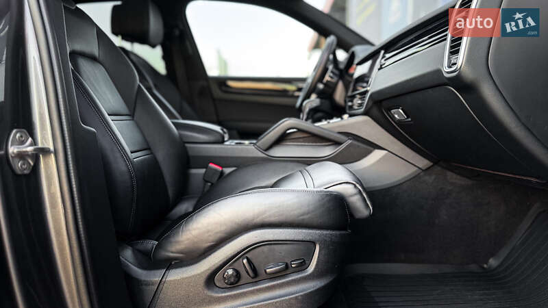 Внедорожник / Кроссовер Porsche Cayenne 2021 в Ровно