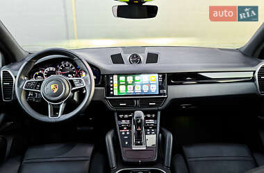 Внедорожник / Кроссовер Porsche Cayenne 2021 в 