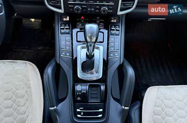 Внедорожник / Кроссовер Porsche Cayenne 2013 в 