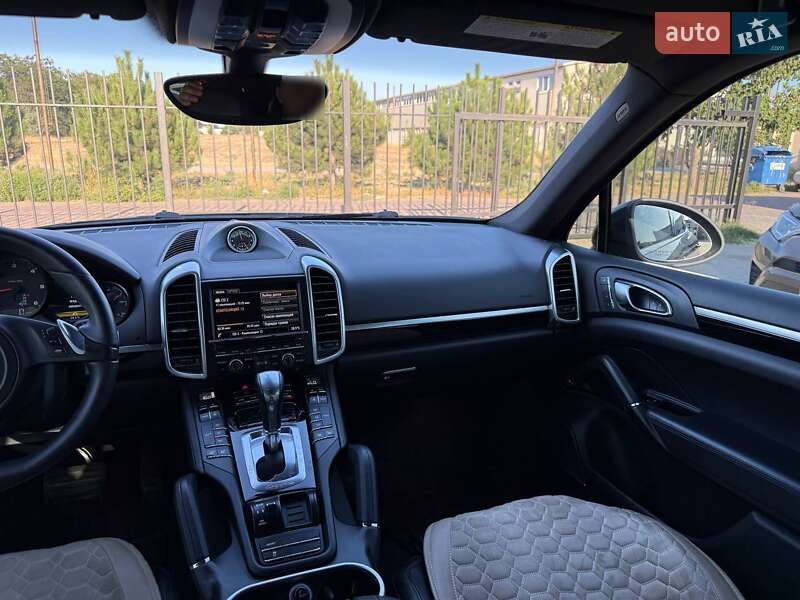 Позашляховик / Кросовер Porsche Cayenne 2013 в Одесі