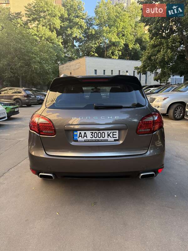 Позашляховик / Кросовер Porsche Cayenne 2013 в Києві
