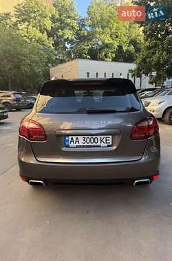 Внедорожник / Кроссовер Porsche Cayenne 2013 в 