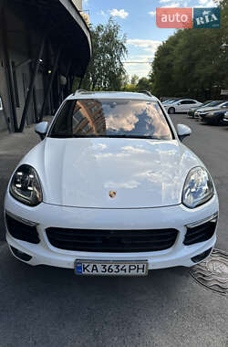 Внедорожник / Кроссовер Porsche Cayenne 2015 в 