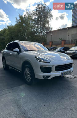 Внедорожник / Кроссовер Porsche Cayenne 2015 в 