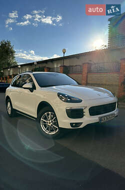 Внедорожник / Кроссовер Porsche Cayenne 2015 в 